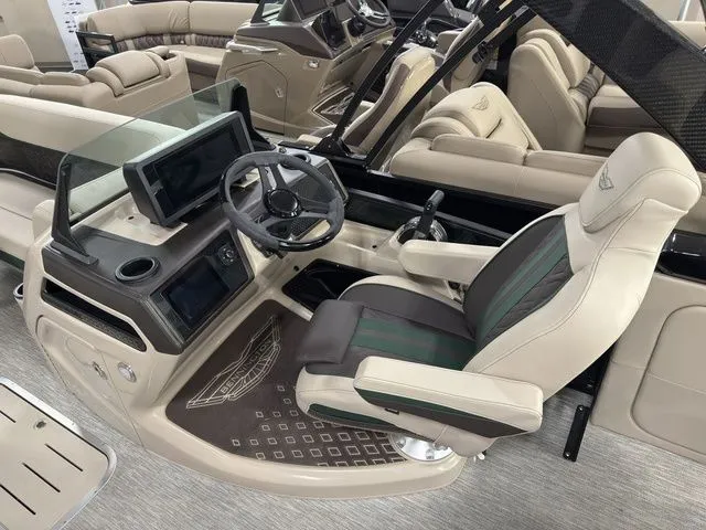 Slide: The Image of Bennington 24MCSB Carbon Fiber Arch Tritoon Pontoon 2026 - 23