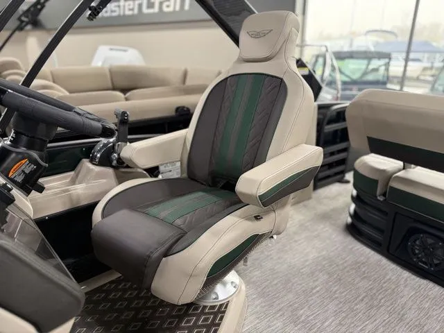 Slide: The Image of Bennington 24MCSB Carbon Fiber Arch Tritoon Pontoon 2026 - 29