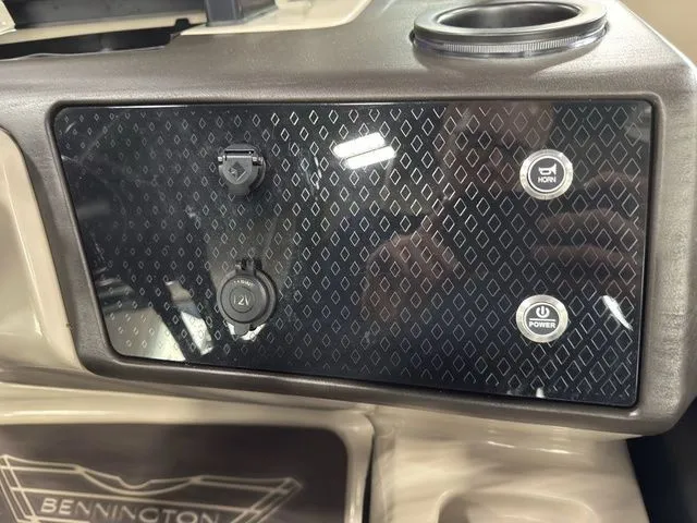 Slide: The Image of Bennington 24MCSB Carbon Fiber Arch Tritoon Pontoon 2026 - 33