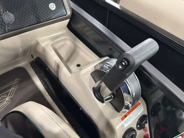 Slide: The Image of Bennington 24MCSB Carbon Fiber Arch Tritoon Pontoon 2026 - 34