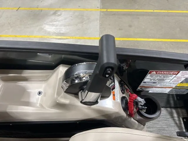 Slide: The Image of Bennington 24MCSB Carbon Fiber Arch Tritoon Pontoon 2026 - 35