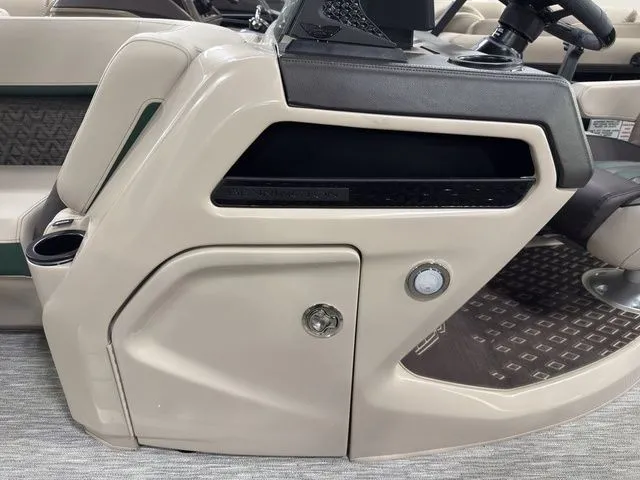 Slide: The Image of Bennington 24MCSB Carbon Fiber Arch Tritoon Pontoon 2026 - 38