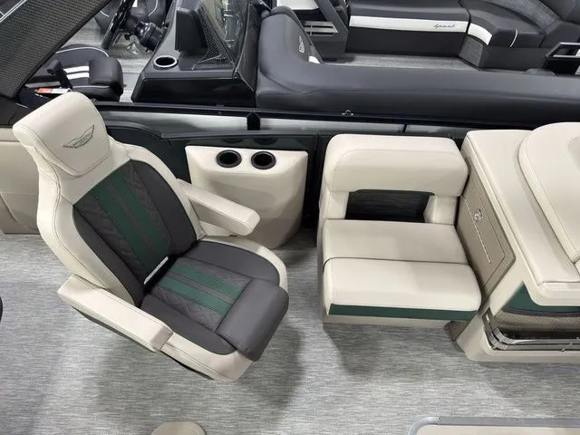 Slide: The Image of Bennington 24MCSB Carbon Fiber Arch Tritoon Pontoon 2026 - 40