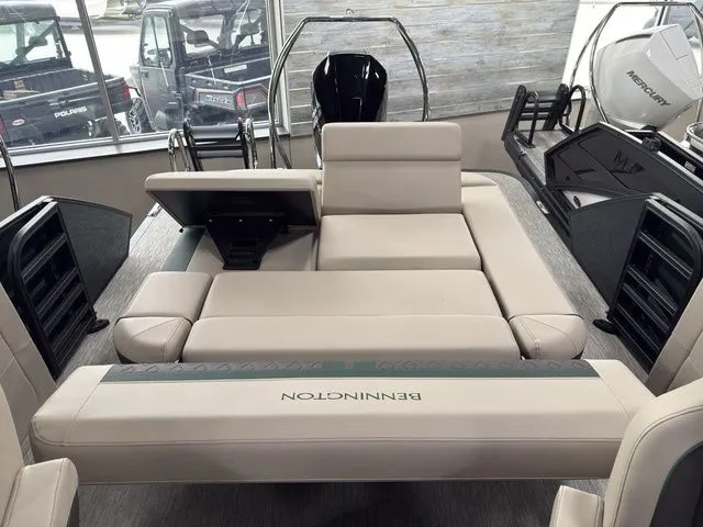 Slide: The Image of Bennington 24MCSB Carbon Fiber Arch Tritoon Pontoon 2026 - 48