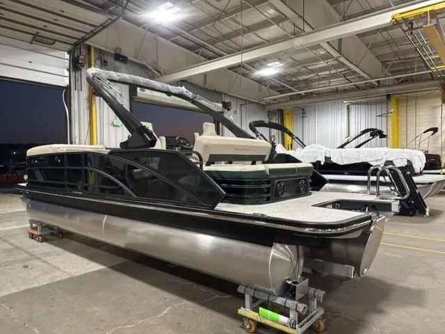 Slide: The Image of Bennington 24MCSB Carbon Fiber Arch Tritoon Pontoon 2026 - 50