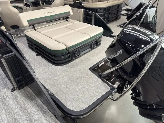 Slide: The Image of Bennington 24MCSB Carbon Fiber Arch Tritoon Pontoon 2026 - 51
