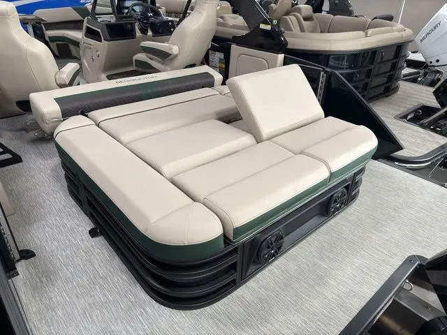 Slide: The Image of Bennington 24MCSB Carbon Fiber Arch Tritoon Pontoon 2026 - 54