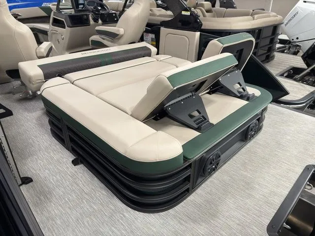 Slide: The Image of Bennington 24MCSB Carbon Fiber Arch Tritoon Pontoon 2026 - 56