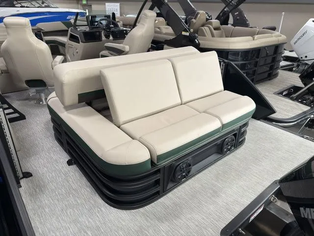Slide: The Image of Bennington 24MCSB Carbon Fiber Arch Tritoon Pontoon 2026 - 57