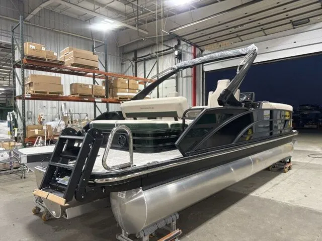 Slide: The Image of Bennington 24MCSB Carbon Fiber Arch Tritoon Pontoon 2026 - 59