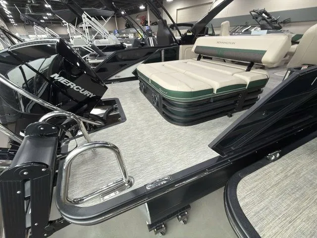 Slide: The Image of Bennington 24MCSB Carbon Fiber Arch Tritoon Pontoon 2026 - 61
