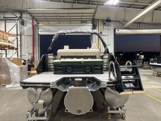 Slide: The Image of Bennington 24MCSB Carbon Fiber Arch Tritoon Pontoon 2026 - 63