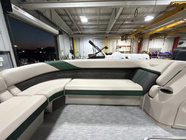 Slide: The Image of Bennington 24MCSB Carbon Fiber Arch Tritoon Pontoon 2026 - 8