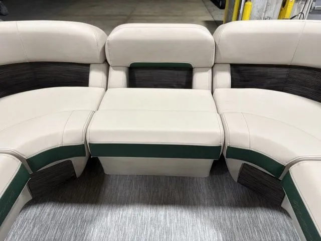 Slide: The Image of Bennington 24MCSB Tritoon Pontoon 2026 - 14