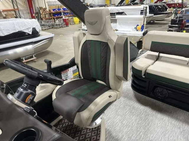 Slide: The Image of Bennington 24MCSB Tritoon Pontoon 2026 - 15