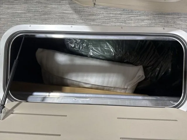 Slide: The Image of Bennington 24MCSB Tritoon Pontoon 2026 - 19