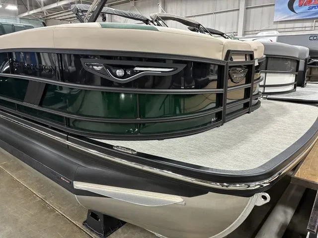 Slide: The Image of Bennington 24MCSB Tritoon Pontoon 2026 - 21