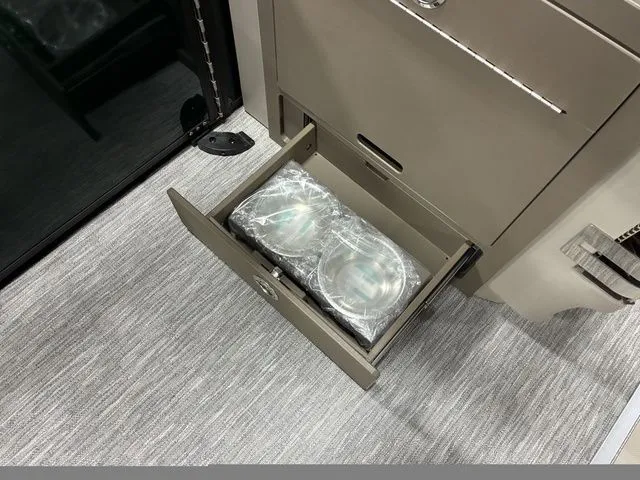 Slide: The Image of Bennington 24MCSB Tritoon Pontoon 2026 - 33