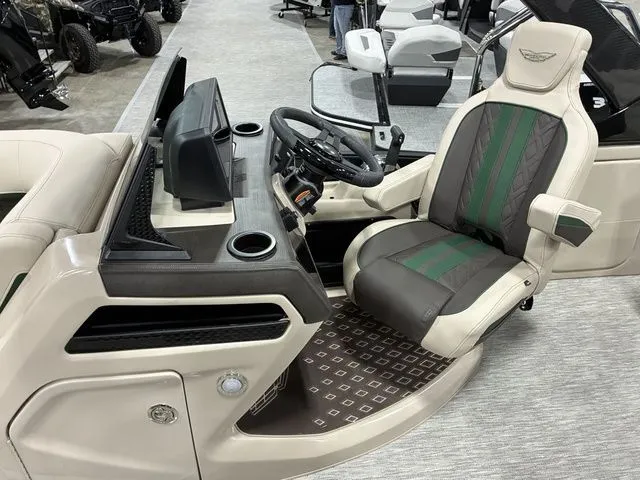 Slide: The Image of Bennington 24MCSB Tritoon Pontoon 2026 - 34