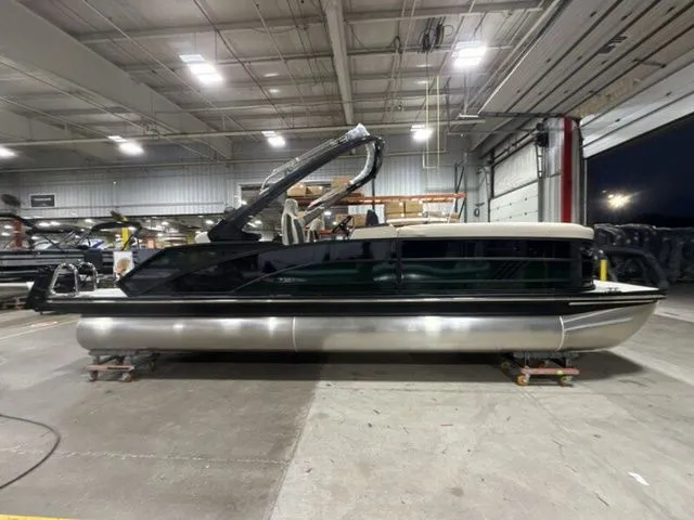 Slide: The Image of Bennington 24MCSB Tritoon Pontoon 2026 - 9