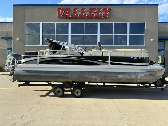 Slide: The Image of Bennington 2275GSi 2010 - 1