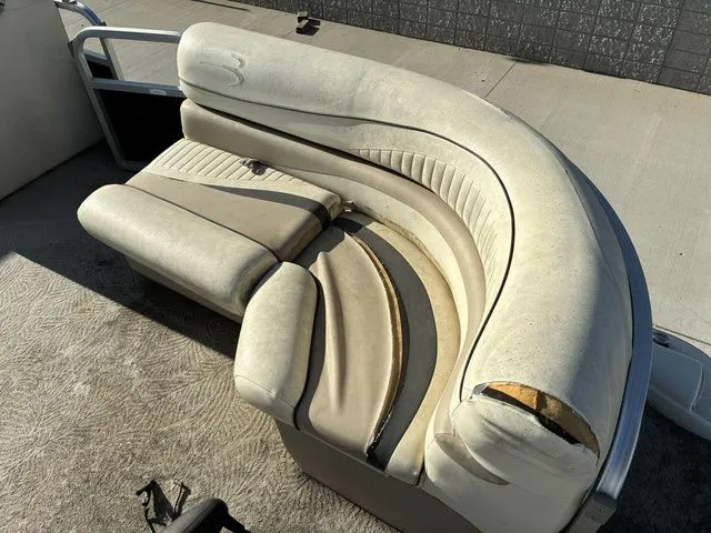 Slide: The Image of Bennington 2275GSi 2010 - 11