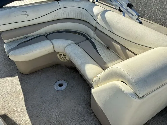 Slide: The Image of Bennington 2275GSi 2010 - 12