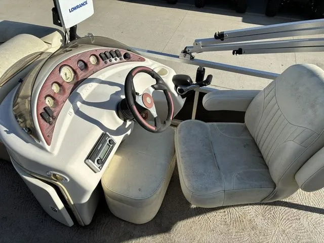 Slide: The Image of Bennington 2275GSi 2010 - 13