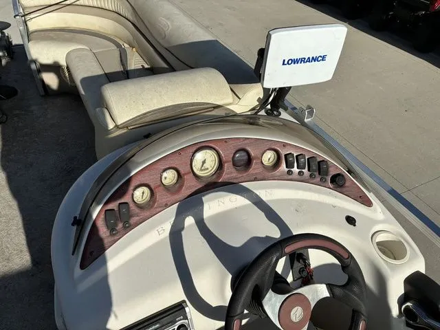 Slide: The Image of Bennington 2275GSi 2010 - 14