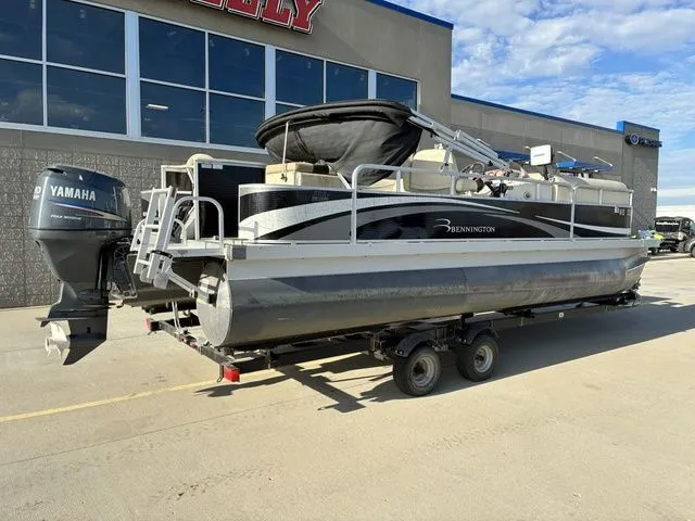 Slide: The Image of Bennington 2275GSi 2010 - 2