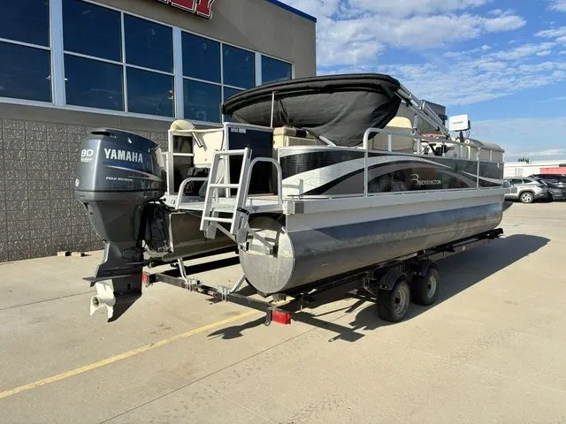 Slide: The Image of Bennington 2275GSi 2010 - 3