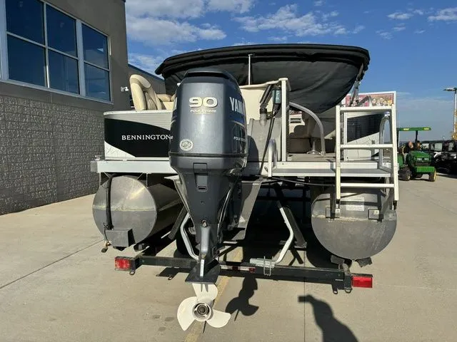 Slide: The Image of Bennington 2275GSi 2010 - 4