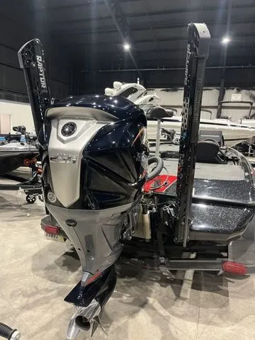 Slide: The Image of Skeeter ZXR20 2025 - 10