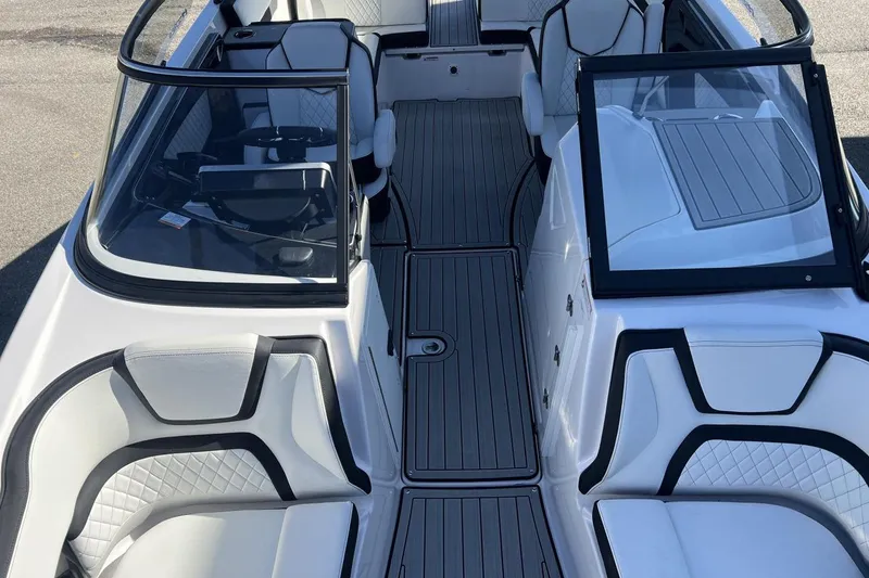 Slide: The Image of 2025 Yamaha Boats 252SE interior with sleek seating and modern design. - 20