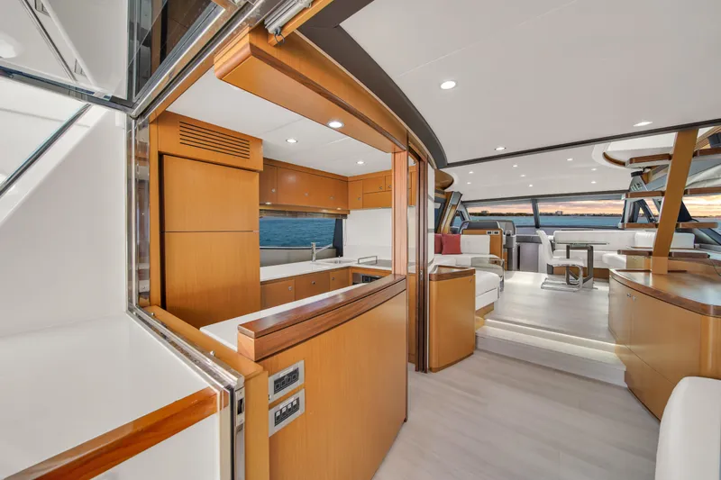 Slide: The Image of Luxurious interior of 2011 Ferretti Yachts 660 with modern design and spacious layout. - 28