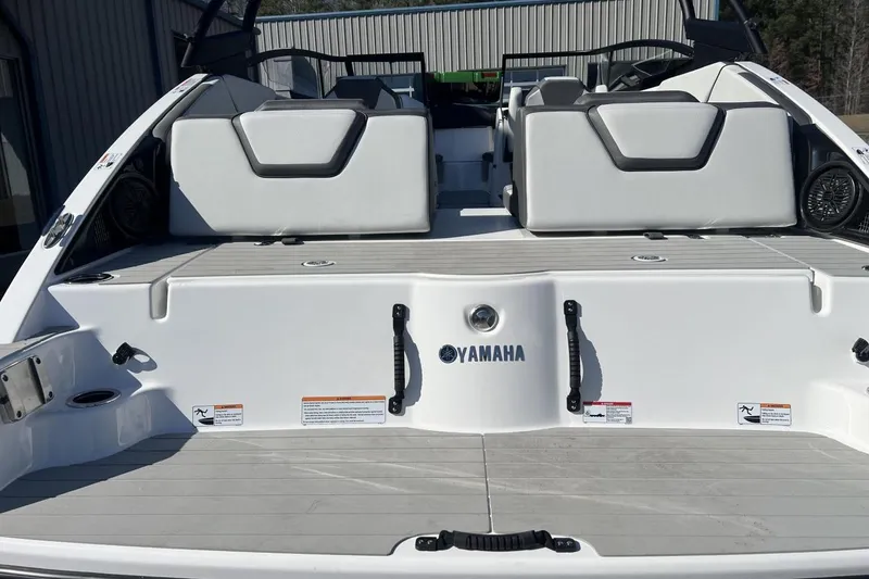 Slide: The Image of 2025 Yamaha Boats AR250, rear view showcasing spacious deck and seating. - 20