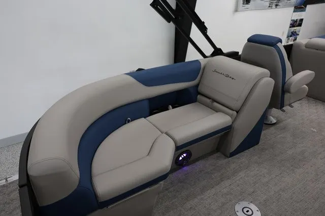 Slide: The Image of South Bay LE 224 RS 2.75 JAWS EDITION TRITOON 2026 - 10