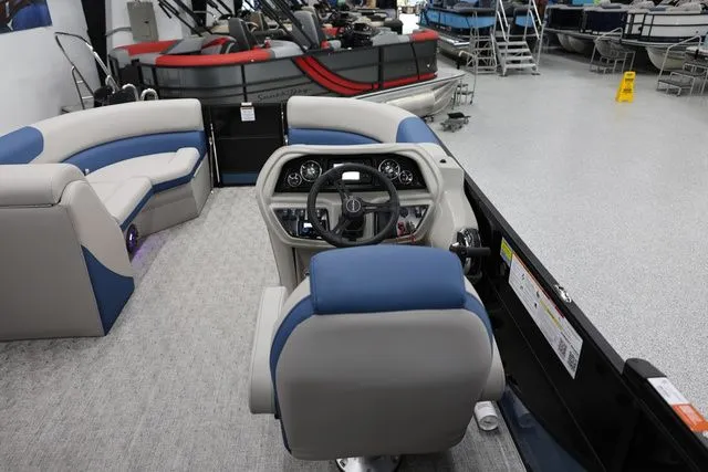 Slide: The Image of South Bay LE 224 RS 2.75 JAWS EDITION TRITOON 2026 - 11