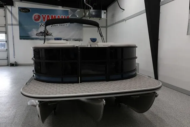 Slide: The Image of South Bay LE 224 RS 2.75 JAWS EDITION TRITOON 2026 - 4