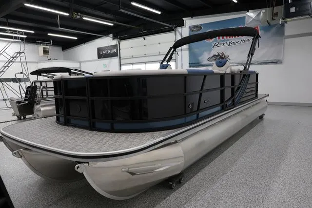 Slide: The Image of South Bay LE 224 RS 2.75 JAWS EDITION TRITOON 2026 - 5