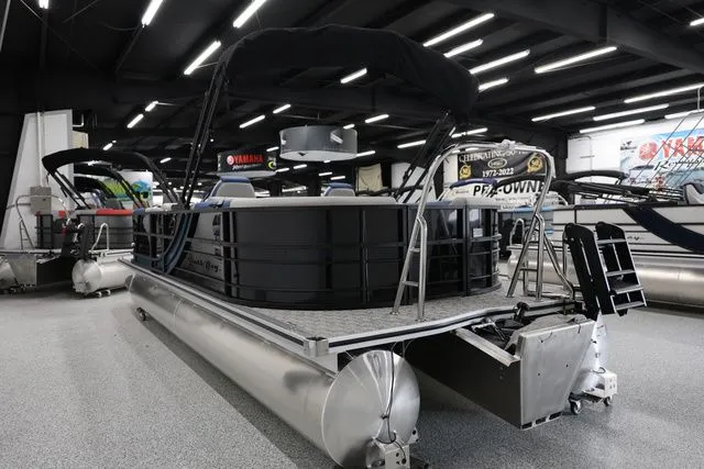 Slide: The Image of South Bay LE 224 RS 2.75 JAWS EDITION TRITOON 2026 - 6