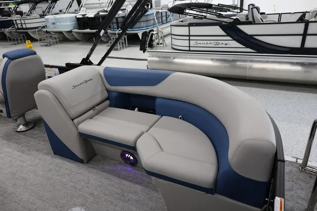 Slide: The Image of South Bay LE 224 RS 2.75 JAWS EDITION TRITOON 2026 - 9