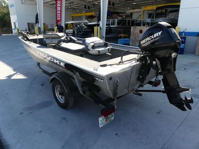 Slide: The Image of Tracker Panfish 16 2016 - 3