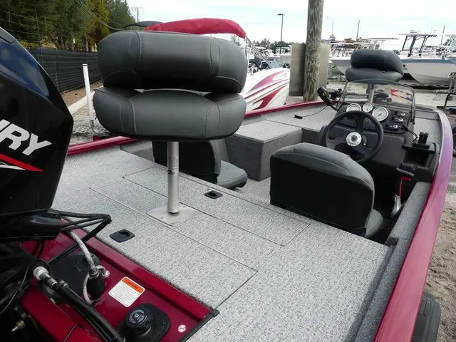 Slide: The Image of Tracker Pro 170 2020 - 4