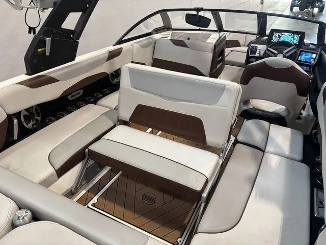 Slide: The Image of Malibu Wakesetter 23 LSV 2018 - 12