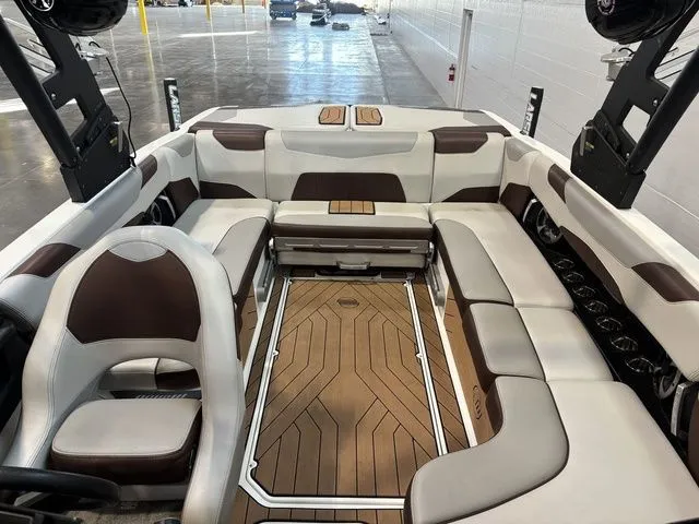 Slide: The Image of Malibu Wakesetter 23 LSV 2018 - 13