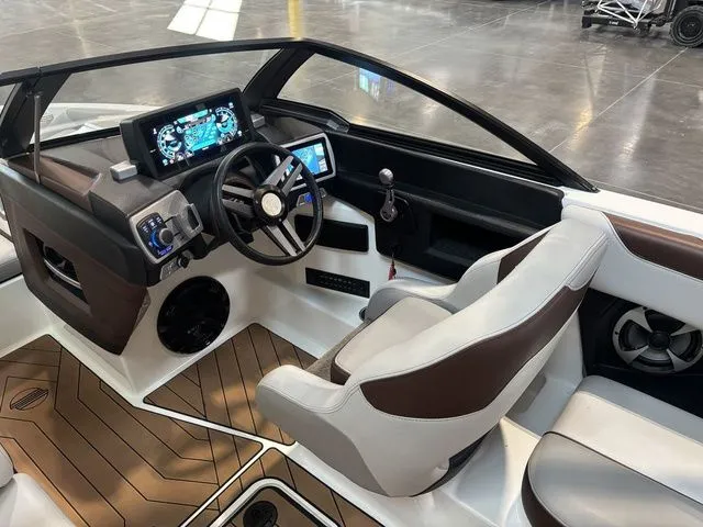 Slide: The Image of Malibu Wakesetter 23 LSV 2018 - 15