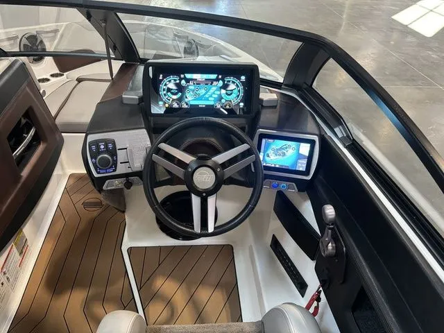 Slide: The Image of Malibu Wakesetter 23 LSV 2018 - 16