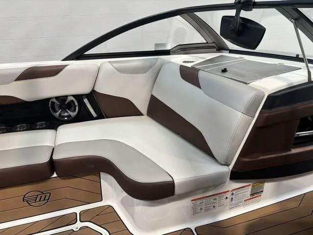 Slide: The Image of Malibu Wakesetter 23 LSV 2018 - 17