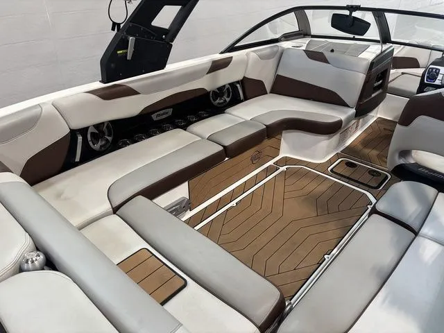 Slide: The Image of Malibu Wakesetter 23 LSV 2018 - 18